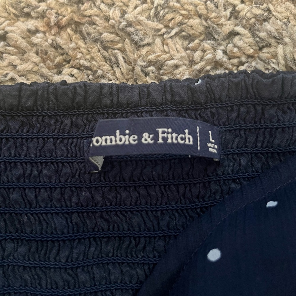 Abercrombie & Fitch - Picture 2 of 3